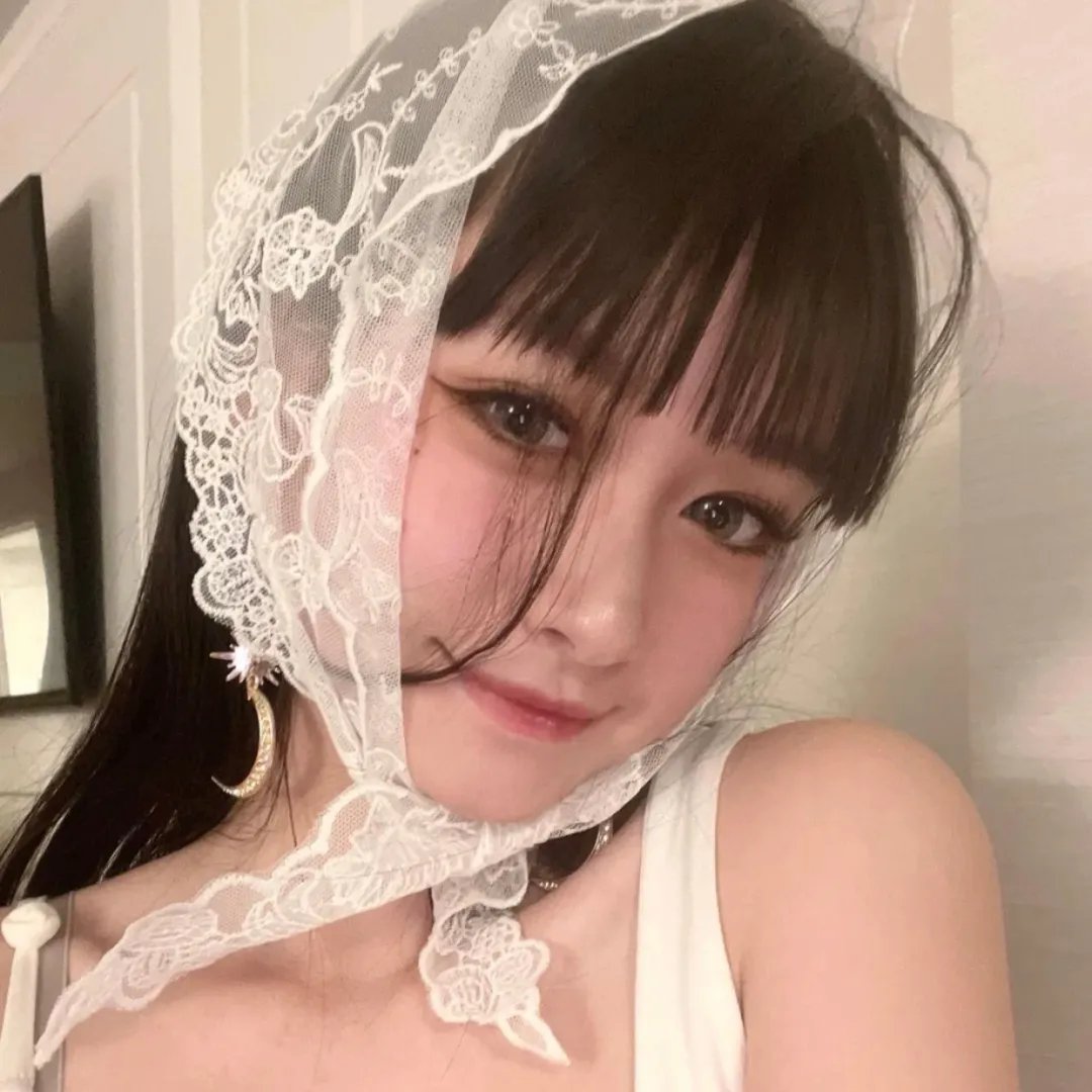 他从火光中走来